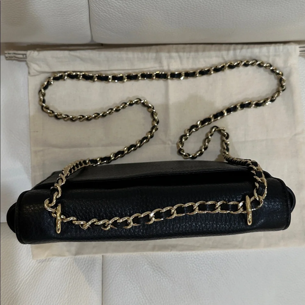 Tory Burch Logo Crossbody/Shoulder Black Pebbled Lather Bag withAdjustable Chain